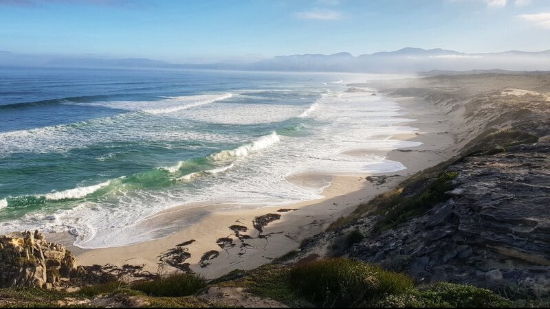 die plaat and white sandy beach